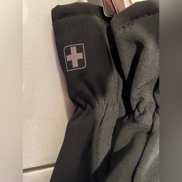 NWT Swiss Tech Performance Gear Softshell Ski Gloves Rich Black - Size: L/XL - Picture 6 of 7